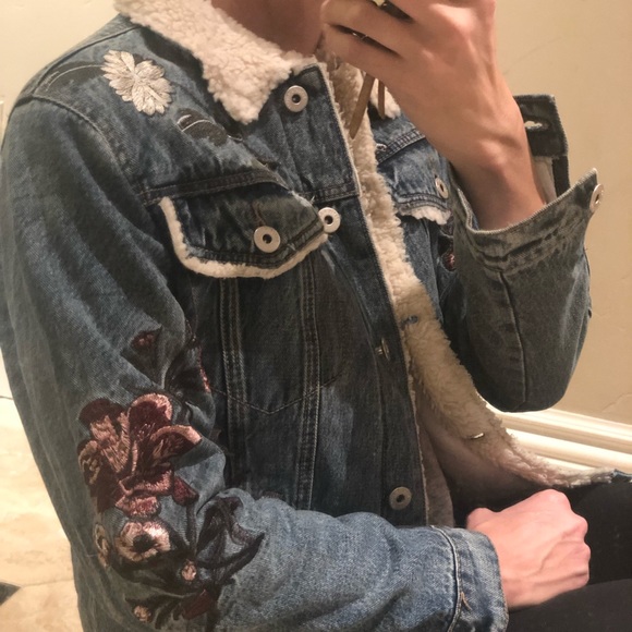 2 LEFT! Embroidered Denim Jacket - Picture 6 of 8